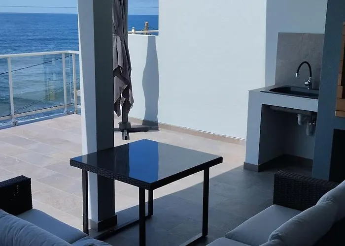 Apt. 'a Bicuda' By The Cliff Coast